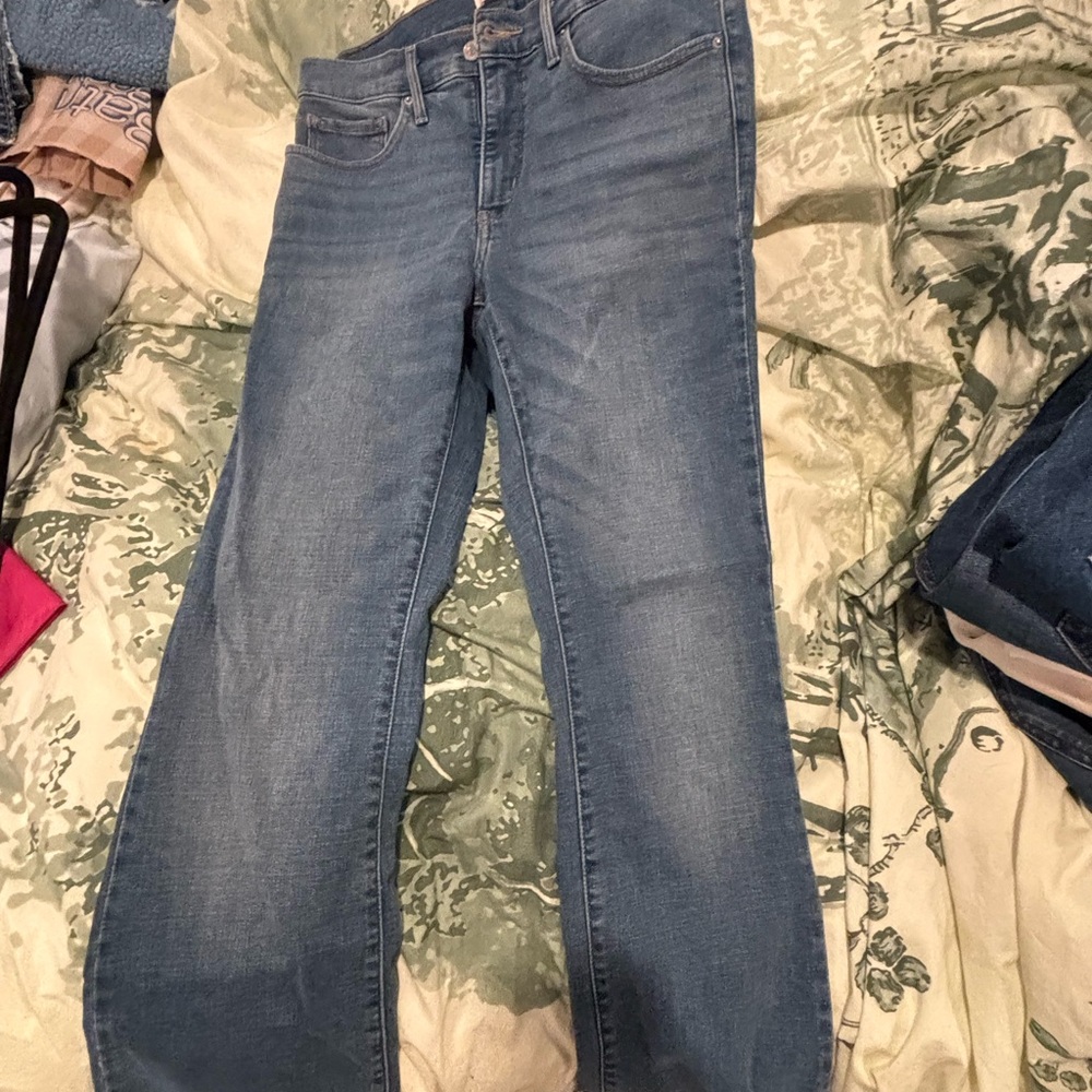 GUC SIZE 30 LEVIS 315 Shaping Bootcut Women's Jeans